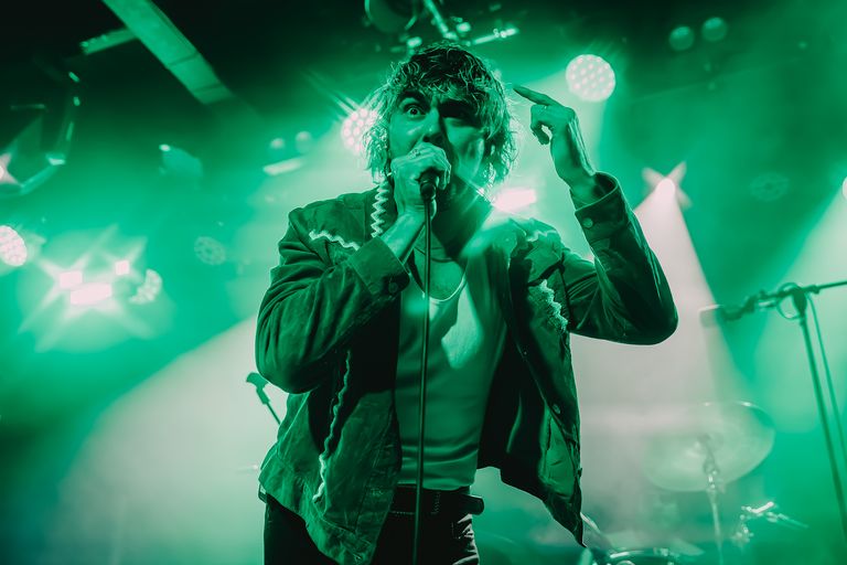 Selve performing live at The Gov in Adelaide 
